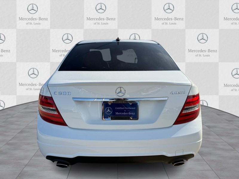 Mercedes-Benz C-Class Vehicle Full-screen Gallery Image 7
