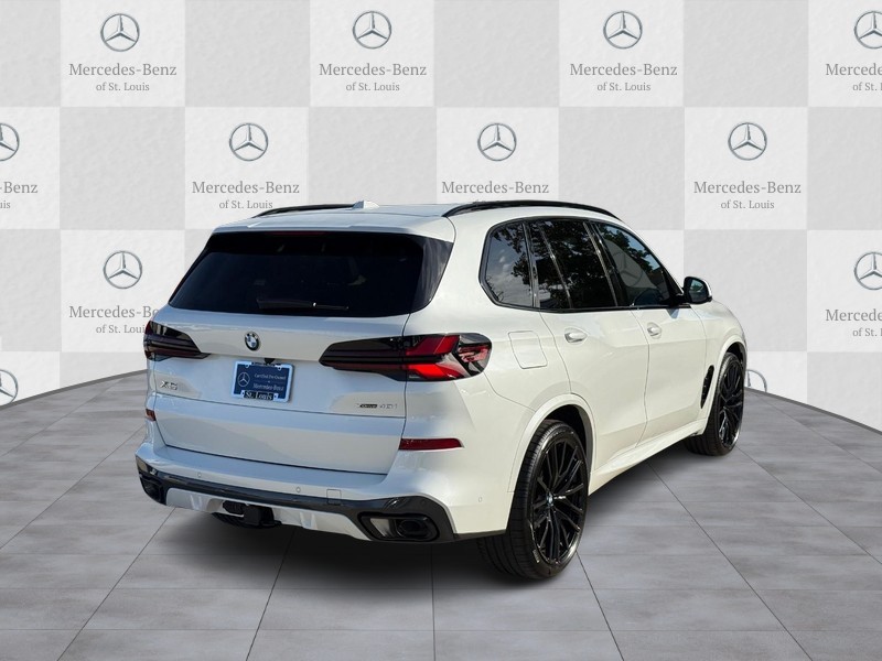 BMW X5 Vehicle Full-screen Gallery Image 3