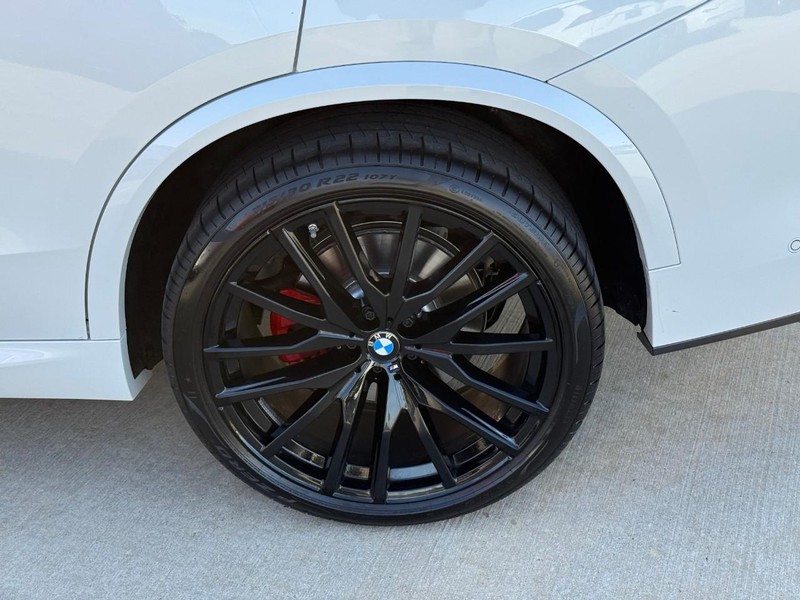 BMW X5 Vehicle Full-screen Gallery Image 8