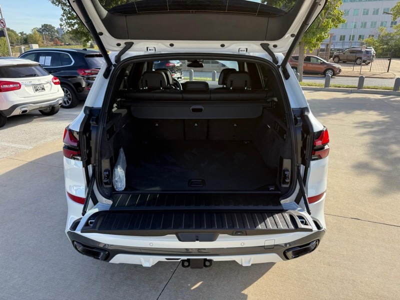 BMW X5 Vehicle Full-screen Gallery Image 11