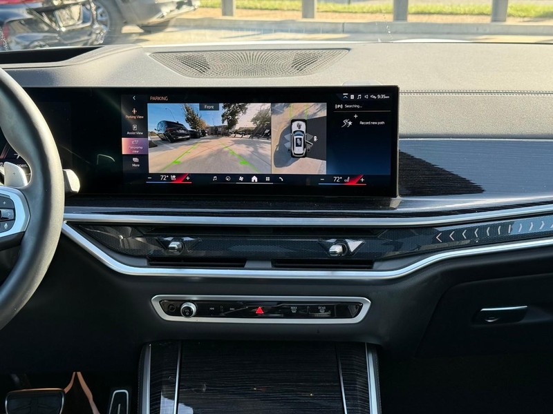 BMW X5 Vehicle Full-screen Gallery Image 15