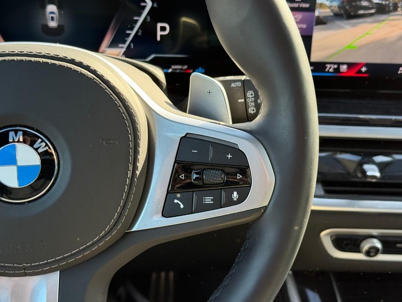 BMW X5 Vehicle Full-screen Gallery Image 24