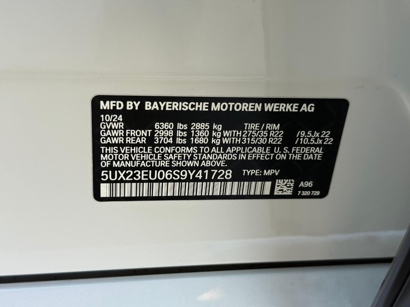 BMW X5 Vehicle Full-screen Gallery Image 26