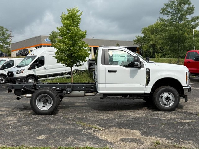 2026 Ford F-350 Super Duty Chassis Cab