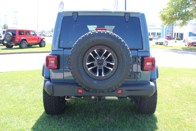 Jeep Wrangler Vehicle Full-screen Gallery Image 6
