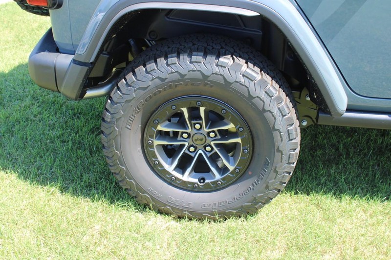 Jeep Wrangler Vehicle Full-screen Gallery Image 8