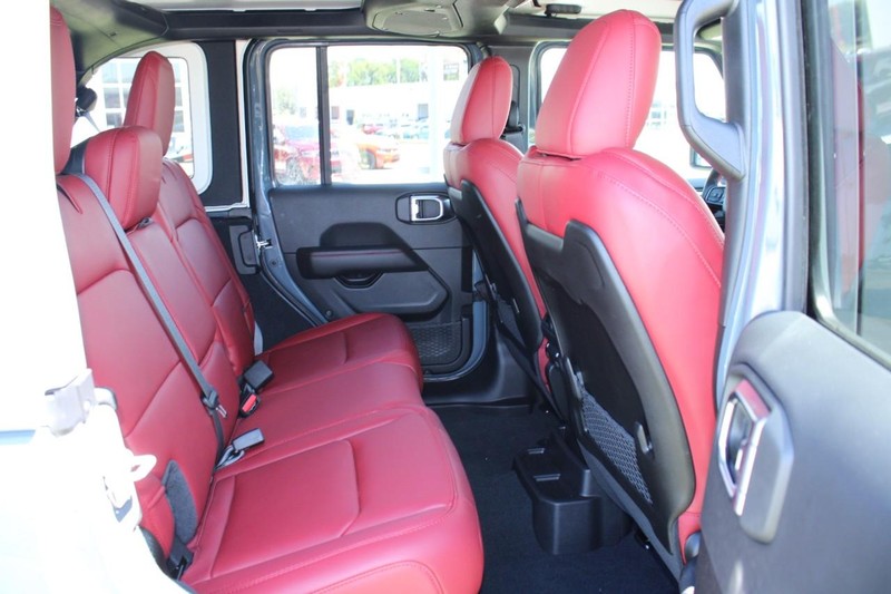 Jeep Wrangler Vehicle Full-screen Gallery Image 9