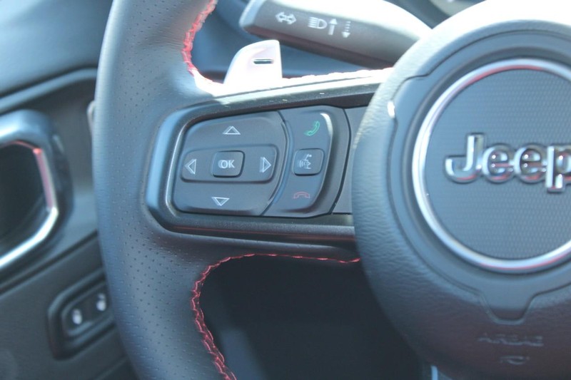 Jeep Wrangler Vehicle Full-screen Gallery Image 12