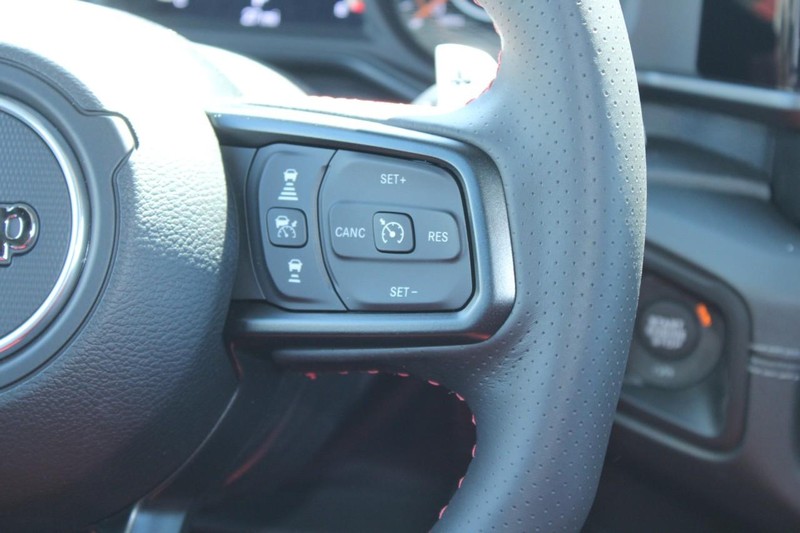Jeep Wrangler Vehicle Full-screen Gallery Image 13