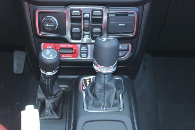 Jeep Wrangler Vehicle Full-screen Gallery Image 16