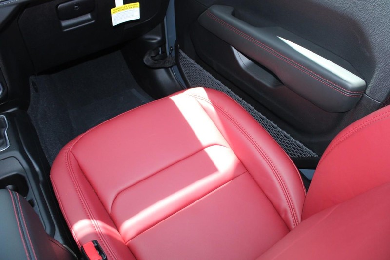 Jeep Wrangler Vehicle Full-screen Gallery Image 17