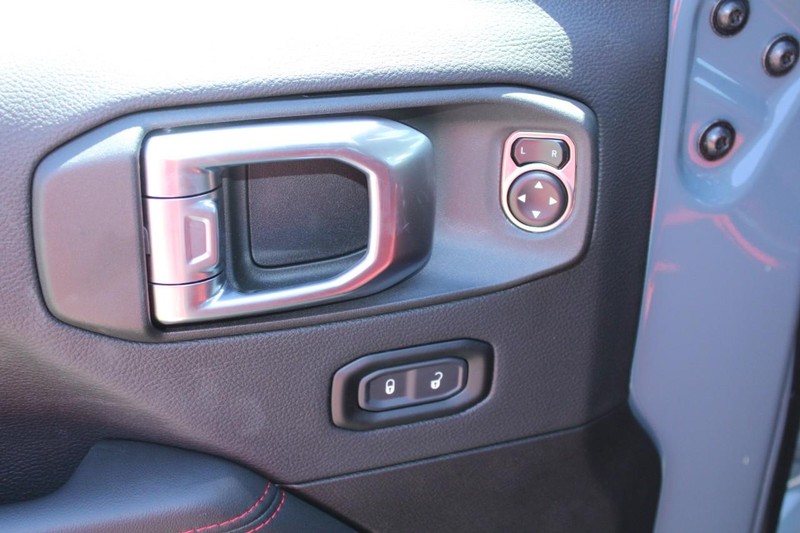 Jeep Wrangler Vehicle Full-screen Gallery Image 18