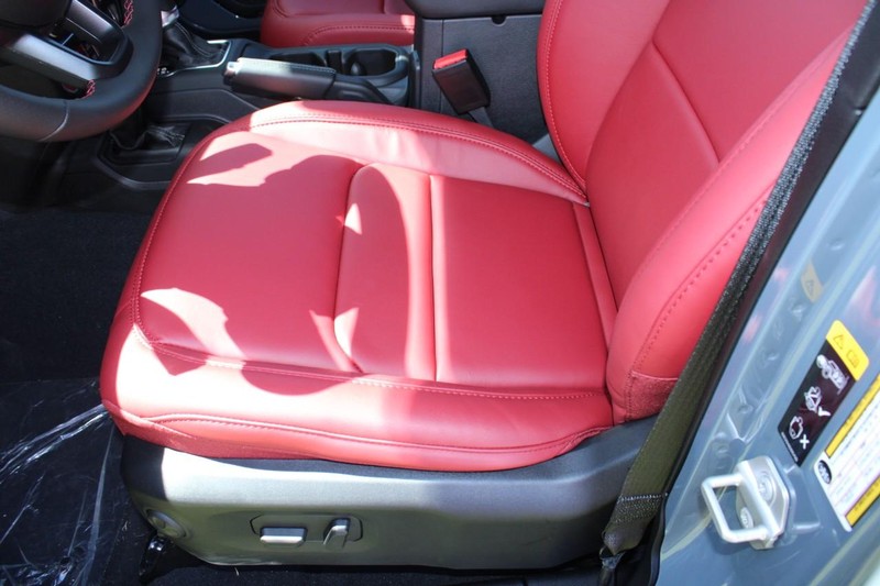 Jeep Wrangler Vehicle Full-screen Gallery Image 19