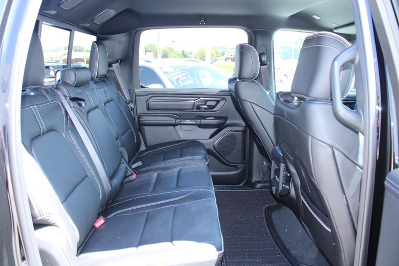 Ram 1500 Vehicle Full-screen Gallery Image 9