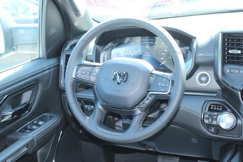 Ram 1500 Vehicle Full-screen Gallery Image 11