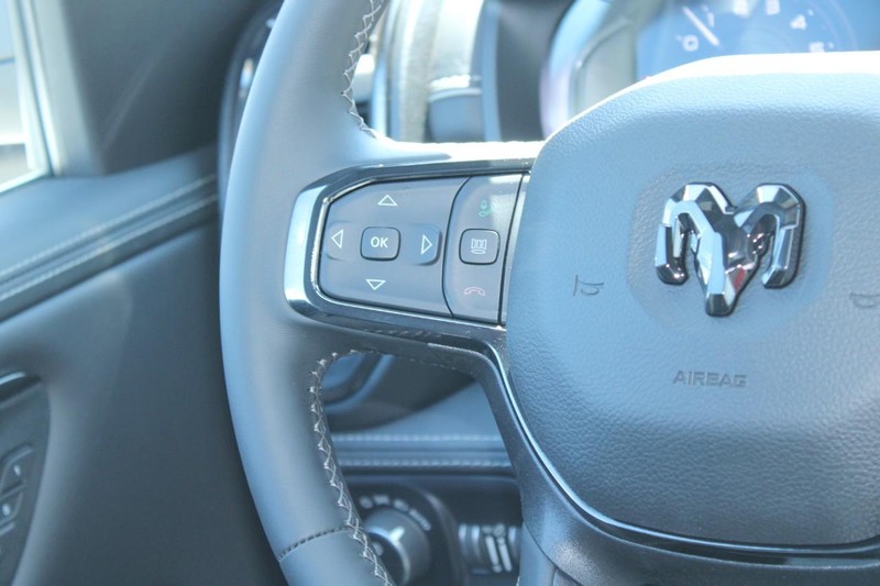Ram 1500 Vehicle Full-screen Gallery Image 12