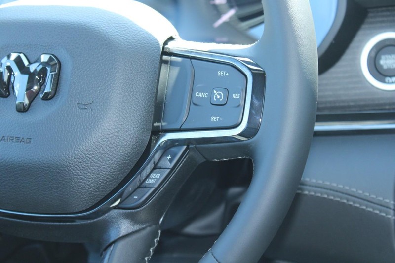 Ram 1500 Vehicle Full-screen Gallery Image 13
