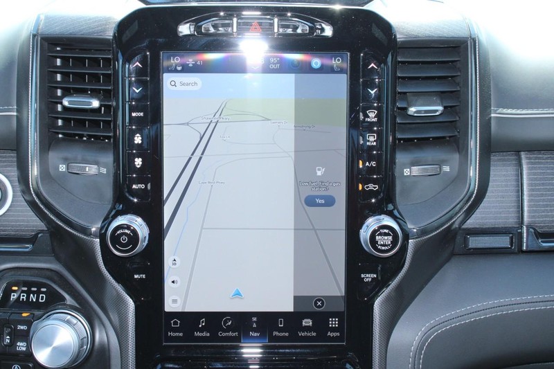 Ram 1500 Vehicle Full-screen Gallery Image 14