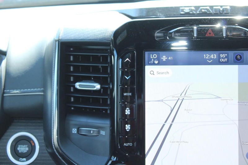 Ram 1500 Vehicle Full-screen Gallery Image 15
