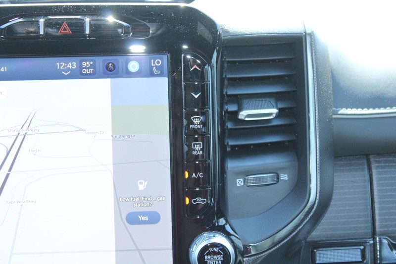 Ram 1500 Vehicle Full-screen Gallery Image 16