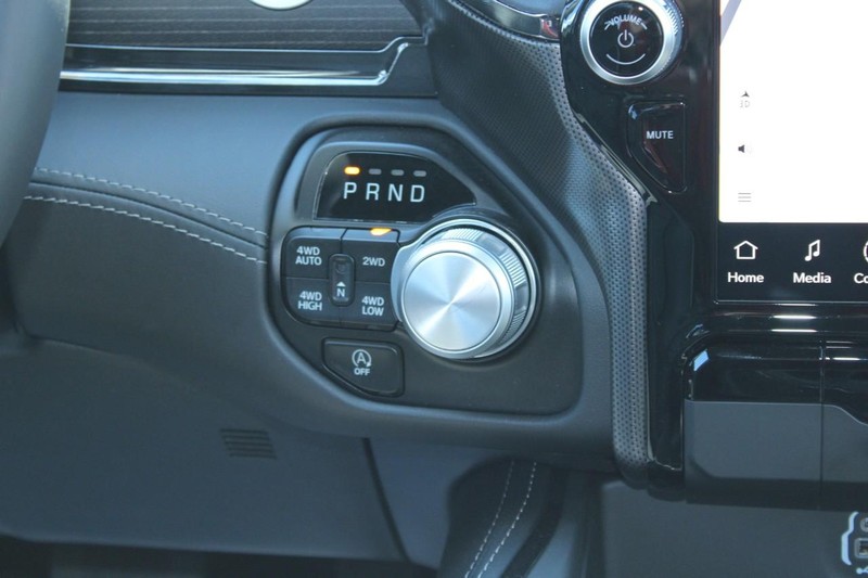 Ram 1500 Vehicle Full-screen Gallery Image 18