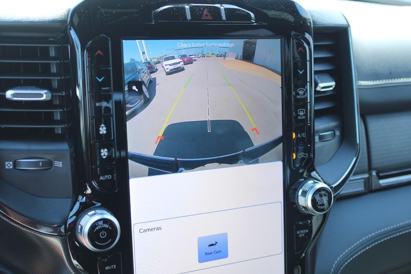 Ram 1500 Vehicle Full-screen Gallery Image 24