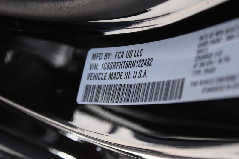 Ram 1500 Vehicle Full-screen Gallery Image 25