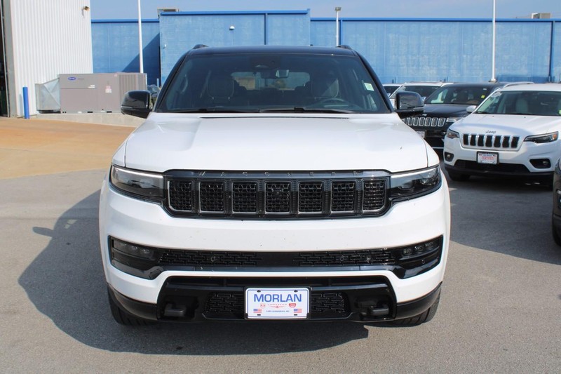 Jeep Grand Wagoneer Vehicle Full-screen Gallery Image 2