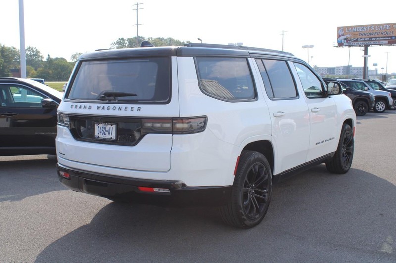 Jeep Grand Wagoneer Vehicle Full-screen Gallery Image 5