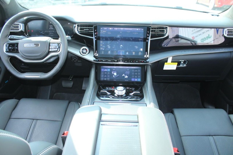 Jeep Grand Wagoneer Vehicle Full-screen Gallery Image 15