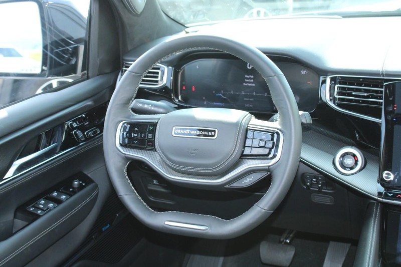 Jeep Grand Wagoneer Vehicle Full-screen Gallery Image 16