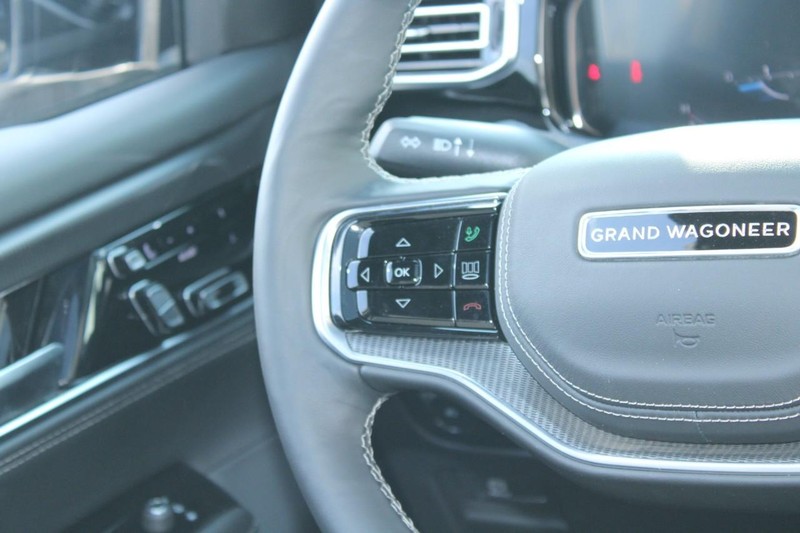 Jeep Grand Wagoneer Vehicle Full-screen Gallery Image 17