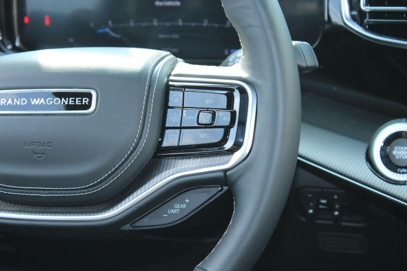 Jeep Grand Wagoneer Vehicle Full-screen Gallery Image 18