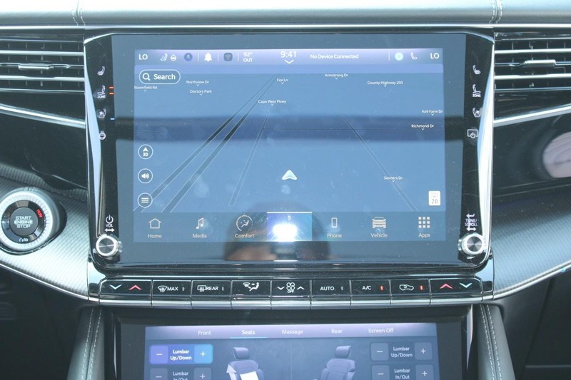 Jeep Grand Wagoneer Vehicle Full-screen Gallery Image 19