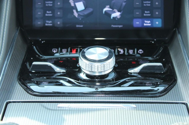 Jeep Grand Wagoneer Vehicle Full-screen Gallery Image 21