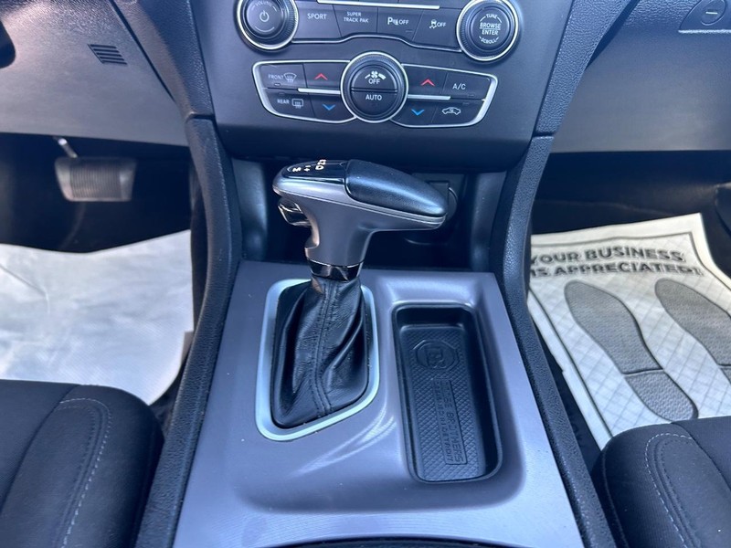 Dodge Charger Vehicle Full-screen Gallery Image 15