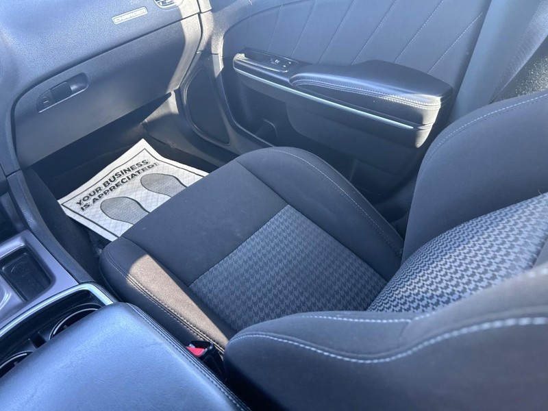 Dodge Charger Vehicle Full-screen Gallery Image 16