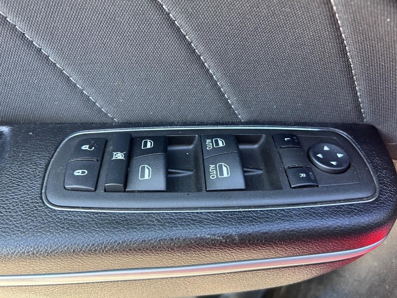 Dodge Charger Vehicle Full-screen Gallery Image 17