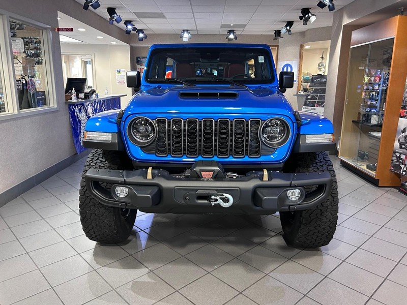 Jeep Wrangler Vehicle Full-screen Gallery Image 2