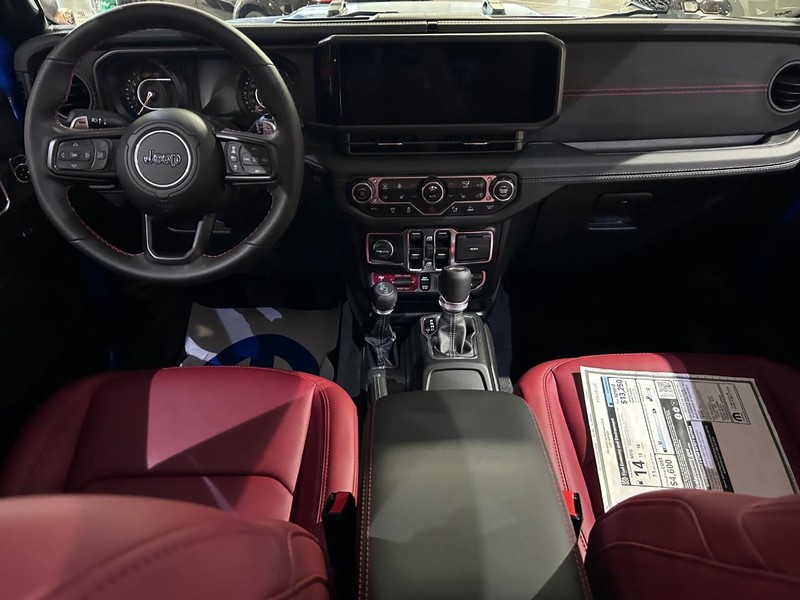 Jeep Wrangler Vehicle Full-screen Gallery Image 9
