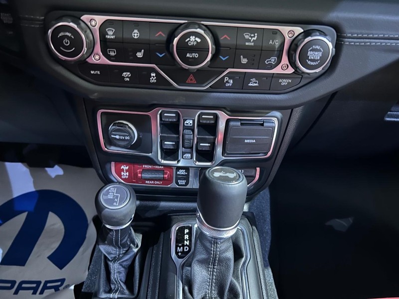 Jeep Wrangler Vehicle Full-screen Gallery Image 14