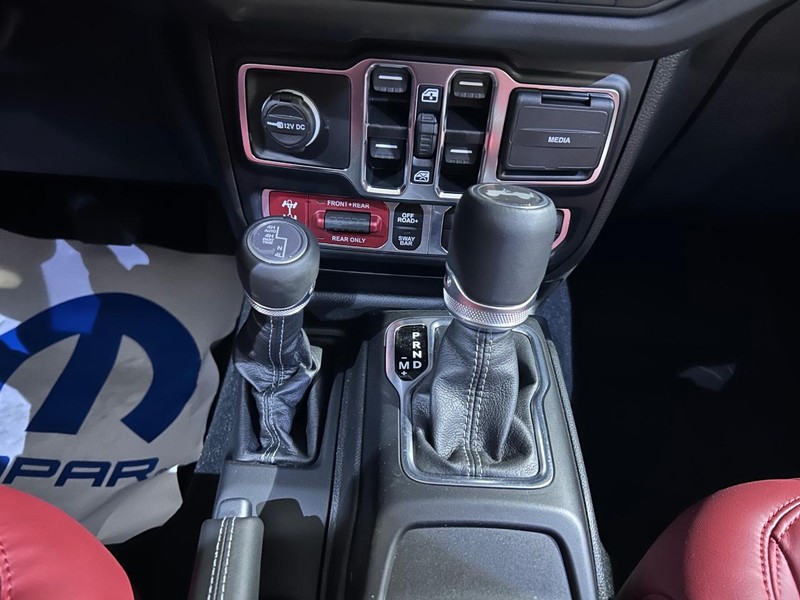 Jeep Wrangler Vehicle Full-screen Gallery Image 15