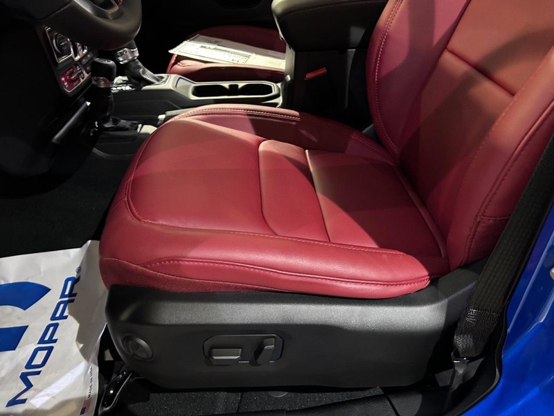 Jeep Wrangler Vehicle Full-screen Gallery Image 18