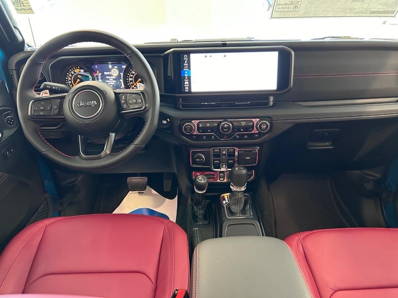 Jeep Wrangler Vehicle Full-screen Gallery Image 9