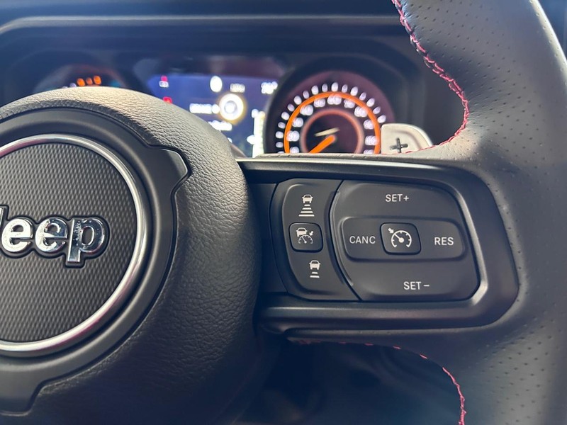Jeep Wrangler Vehicle Full-screen Gallery Image 12