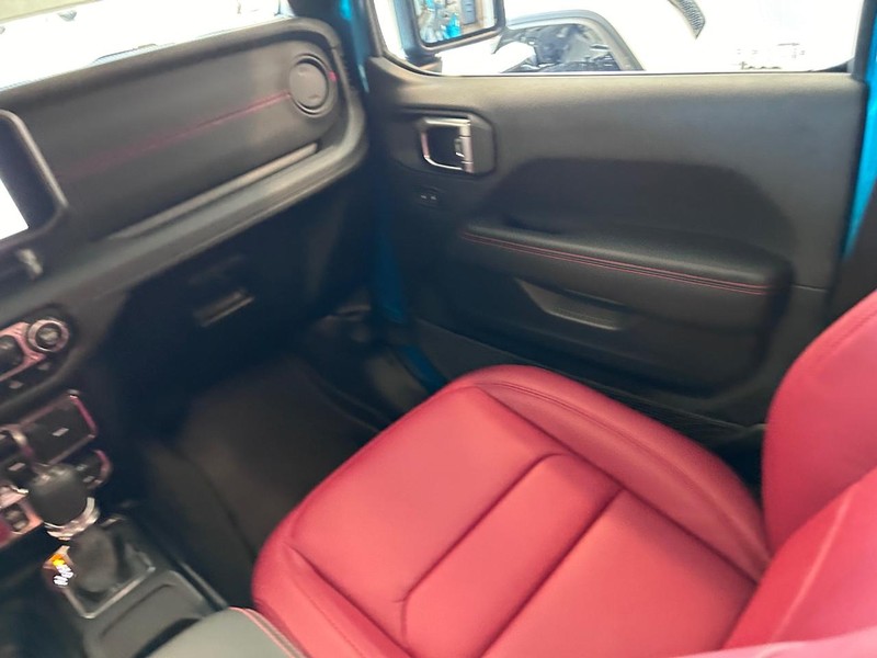 Jeep Wrangler Vehicle Full-screen Gallery Image 16