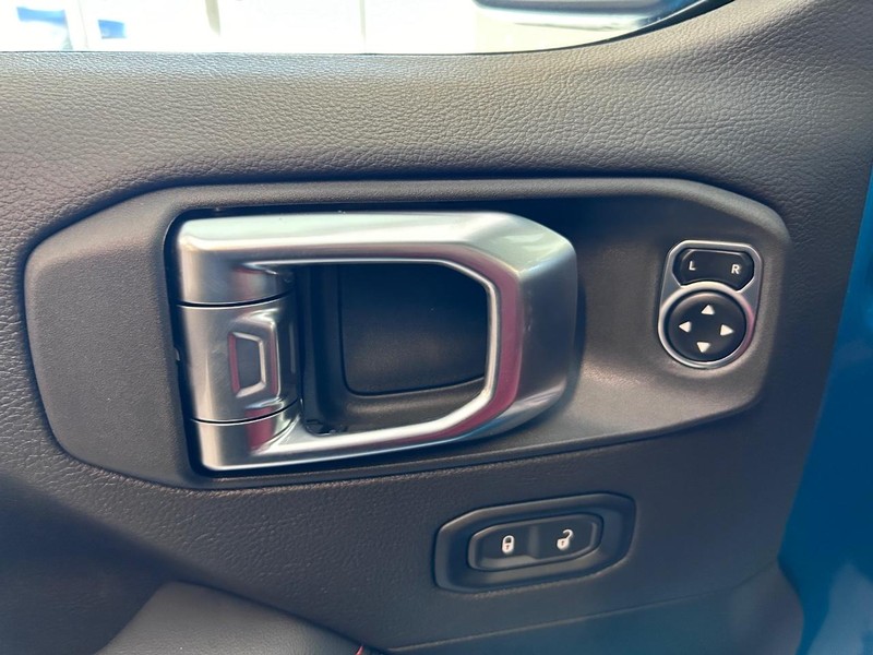 Jeep Wrangler Vehicle Full-screen Gallery Image 17