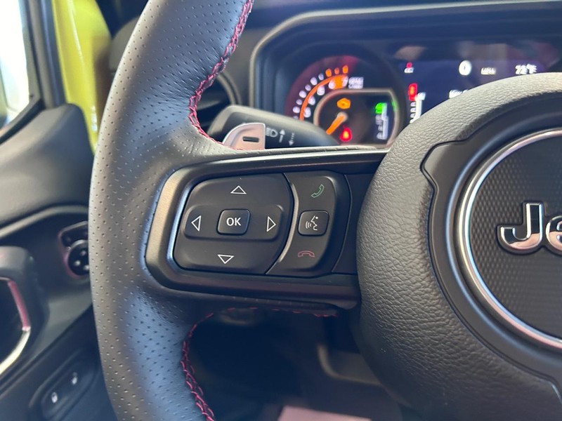 Jeep Wrangler Vehicle Full-screen Gallery Image 11