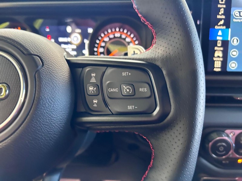 Jeep Wrangler Vehicle Full-screen Gallery Image 12