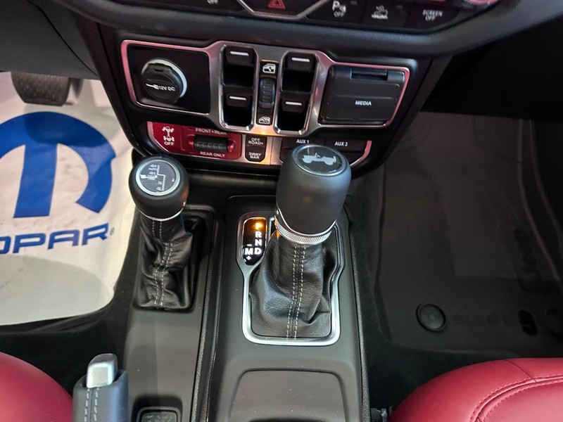 Jeep Wrangler Vehicle Full-screen Gallery Image 15